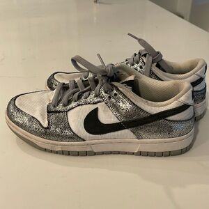 Women’s NIKE low dunks